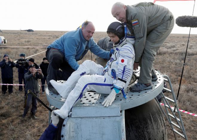 Не было времени на новости с Земли: три космонавта вернулись с МКС